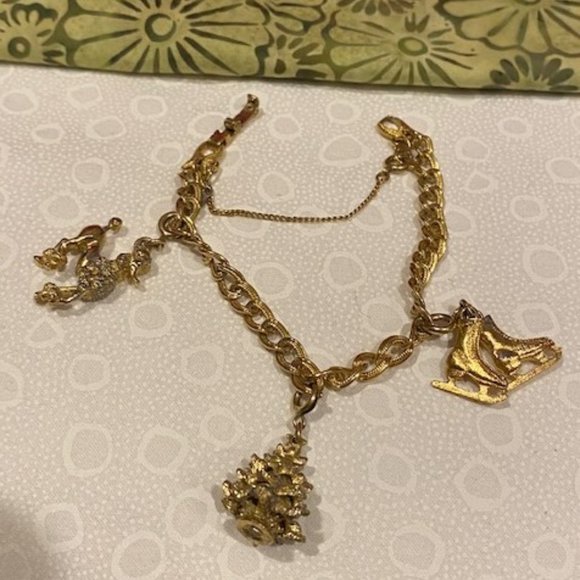 HOLIDAY🎄🎄VTG MONET Gold Tone Link Charm BRACELET - Picture 7 of 9